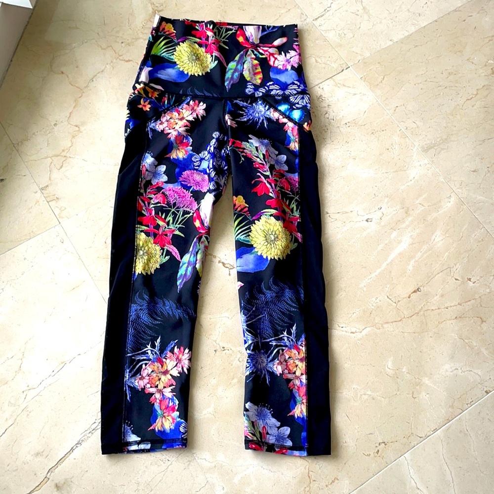 EMILY HSU CAPRI MESH LEGGINGS
